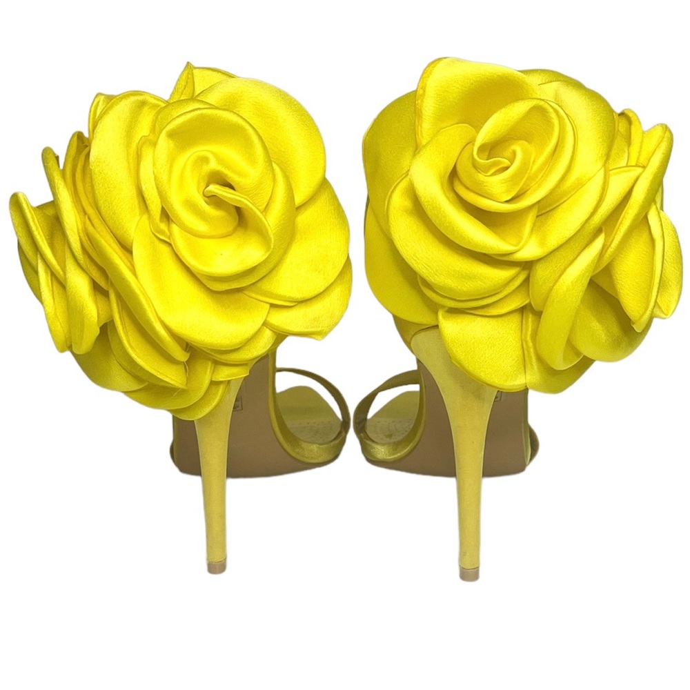 New✨Akira Azalea Wang Bright Yellow Floral back strap  pointed toe 4.5 inch heel